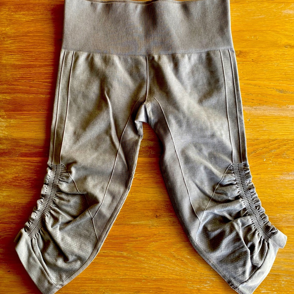 Lululemon Grey Capri Leggings